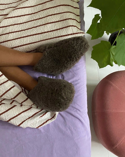 Chaussons en laine – Gris foncé / brun (modèle bas)