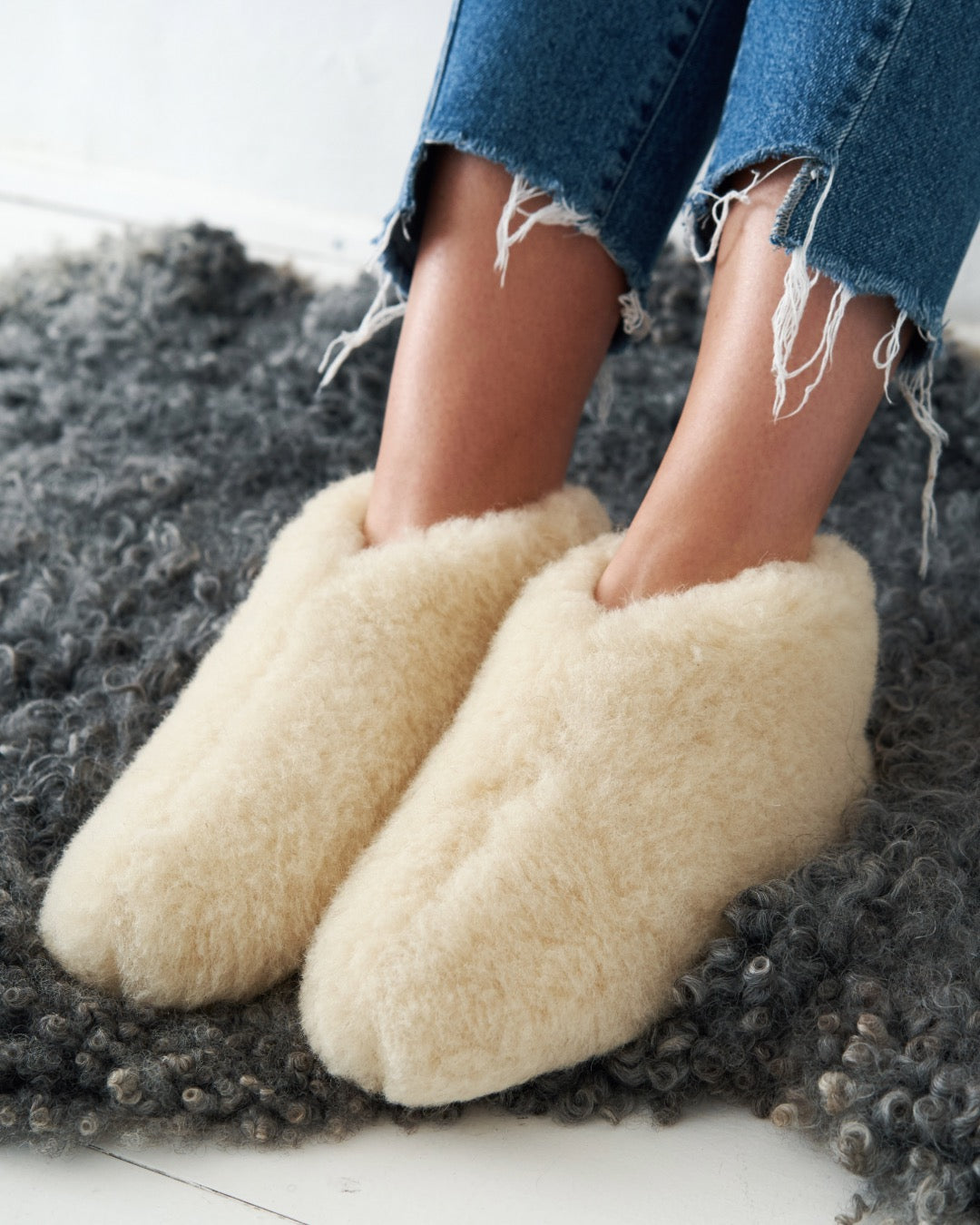 Pantoufles en laine – blanches (Modèle bas)