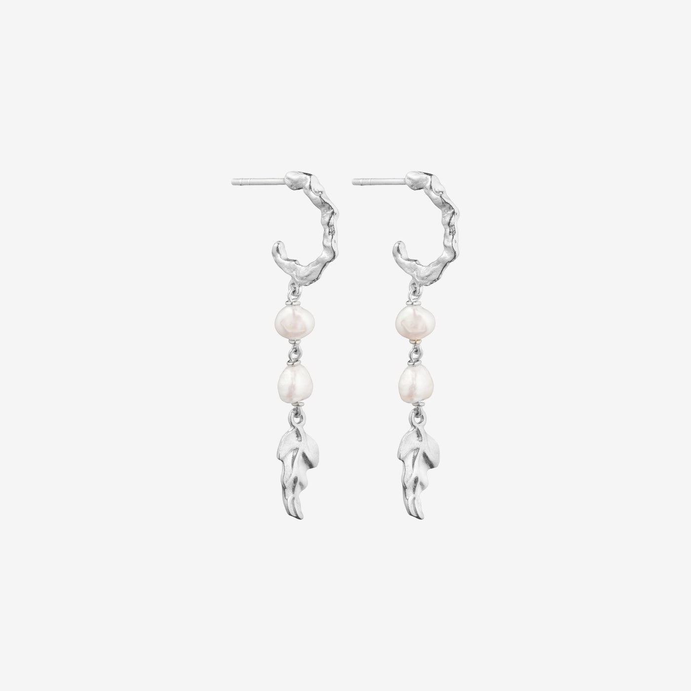 Boucles pendantes en argent et perles