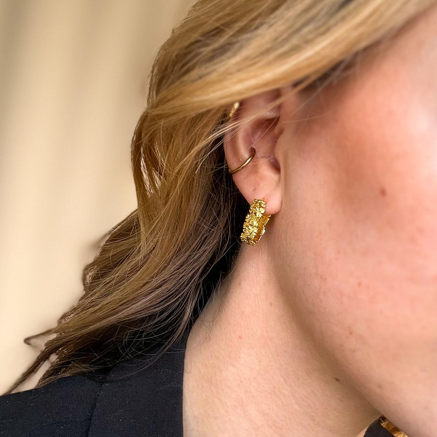 Créoles Magma Rock – Finition dorée