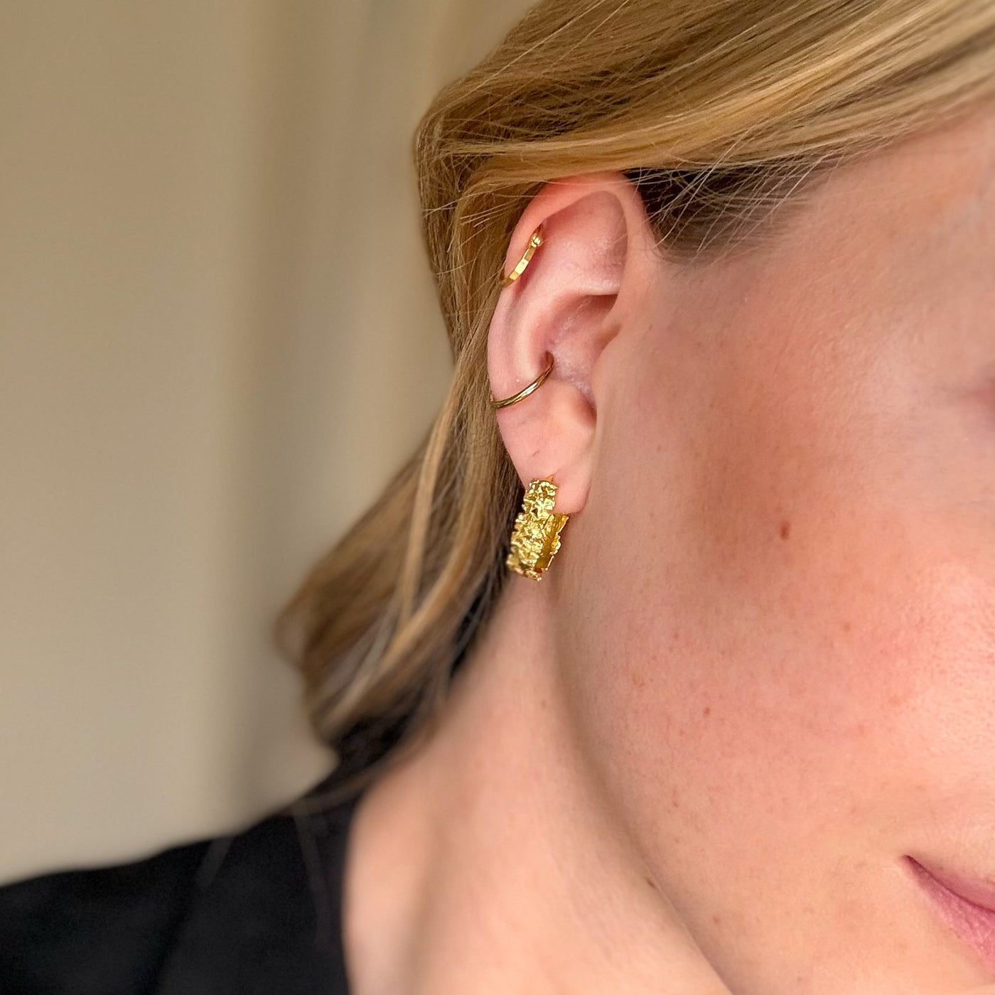 Créoles Magma Rock – Finition dorée