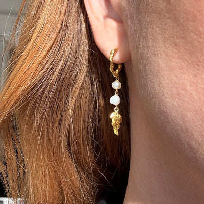Boucles d’oreilles pendantes avec perles, dorées à l’or fin