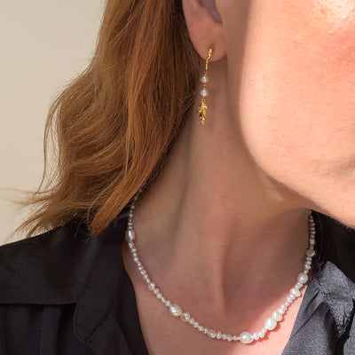 Boucles d’oreilles pendantes avec perles, dorées à l’or fin