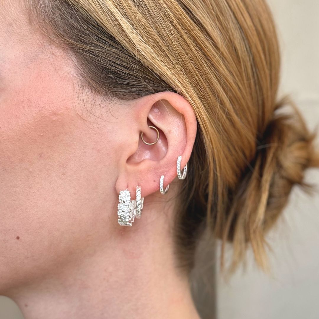 Créoles Magma Rock – Finition argentée