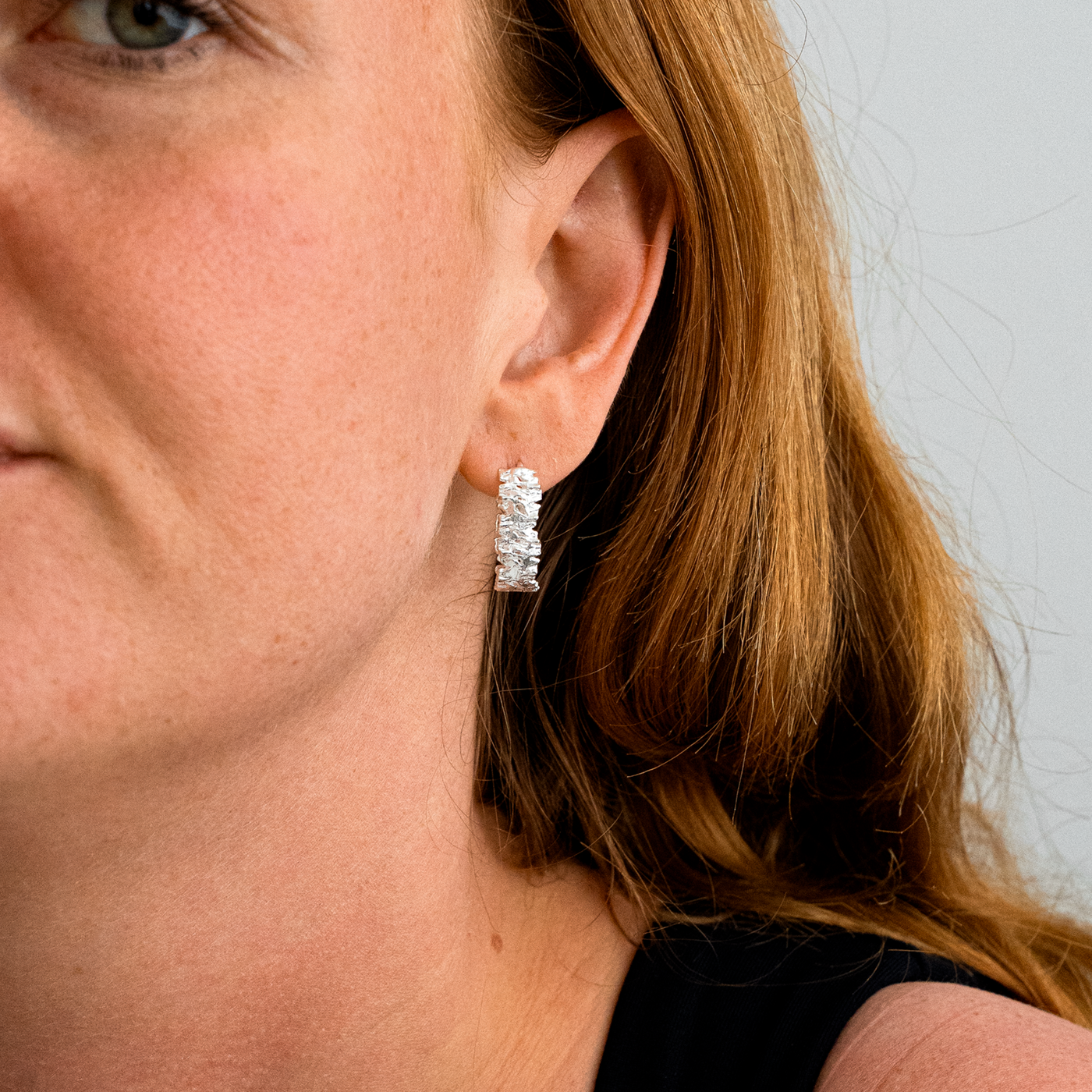 Créoles Magma Rock – Finition argentée