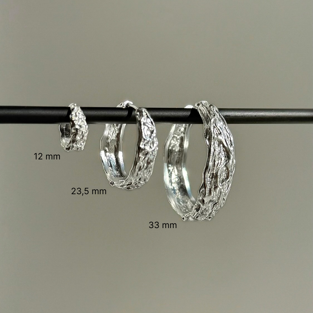 Boucles d’oreilles créoles fondues – Argentées