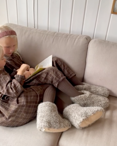 Chaussons en laine pour enfants – Gris clair (modèle haut)