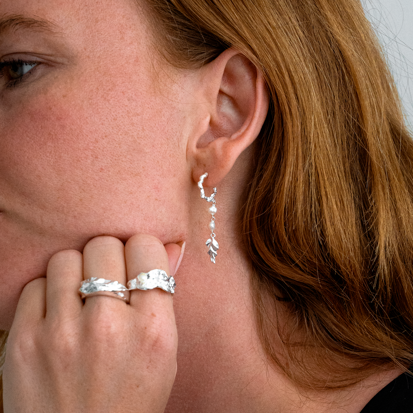 Boucles pendantes en argent et perles