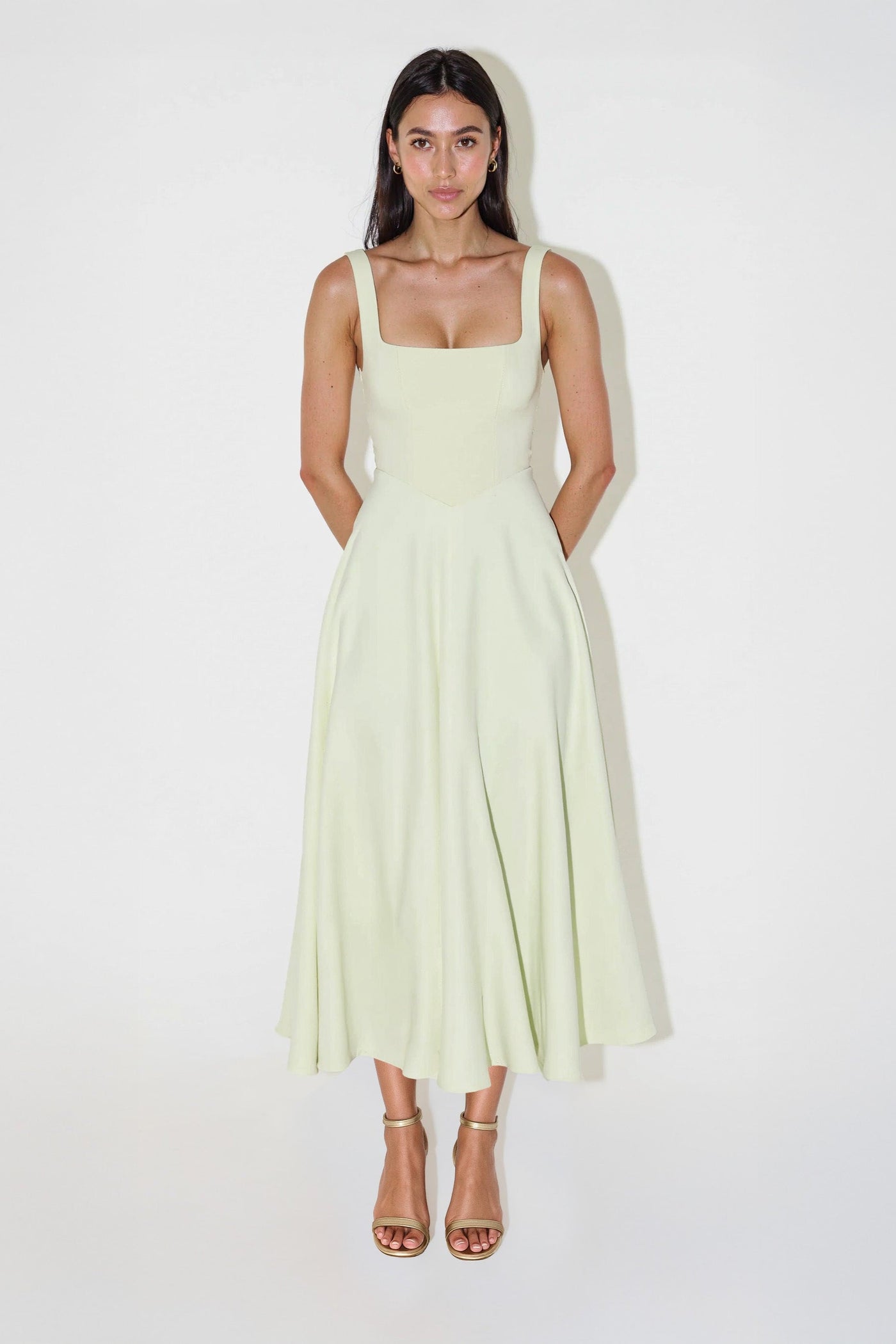 LIORA™ | Robe Midi à Encolure Carrée