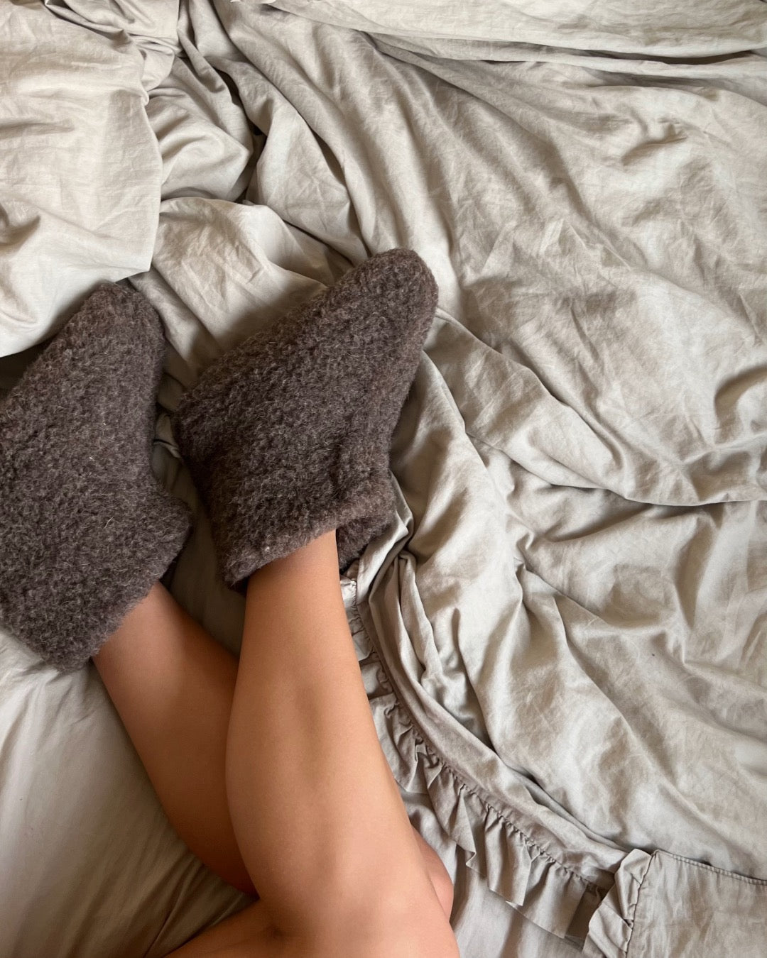 Pantoufles en laine – gris foncé/brun (Modèle haut)