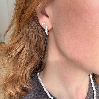 Boucles d’oreilles triple perle, finition couleur or