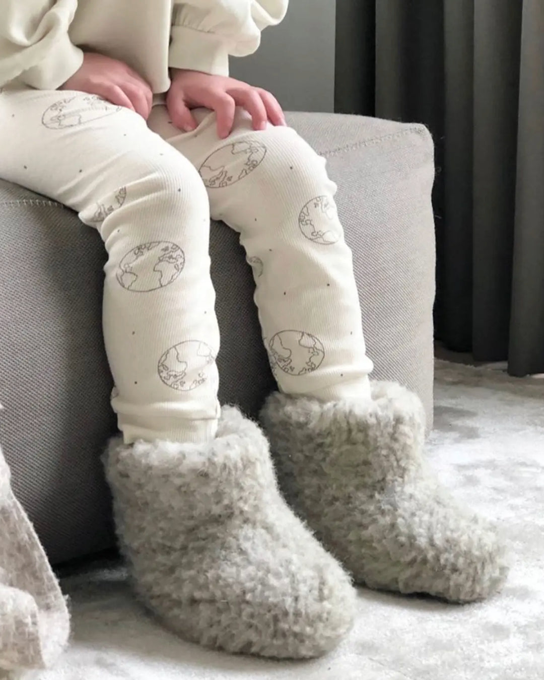 Chaussons en laine pour enfants – Gris clair (modèle haut)