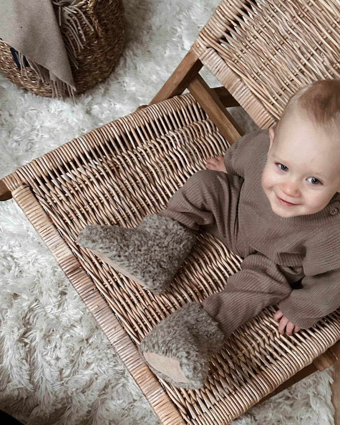Chaussons en laine pour enfants – Gris clair (modèle haut)